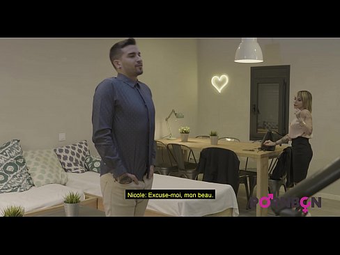 ❤️ PORNBCN 4K Uma mulher madura com mamas grandes quer ser um gigolô jovem fodido anal com um grande amortismo de broche de pinto duro estilo cão de foder, lambendo o orgasmo do cachorro legenda francesa Sexo superior em nós ﹏